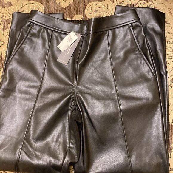 Banana Republic VEGAN LEATHER
TAPERED PANT - Picture 5 of 6
